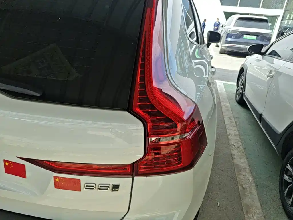 Фото 8 - Volvo XC60