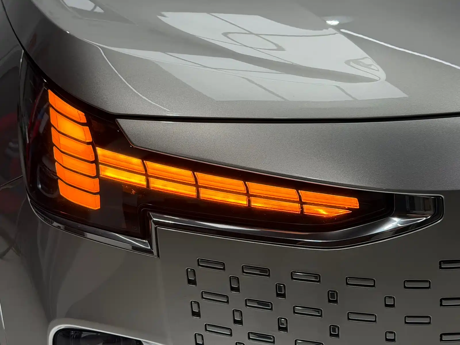 Фото 20 - Volvo EM90