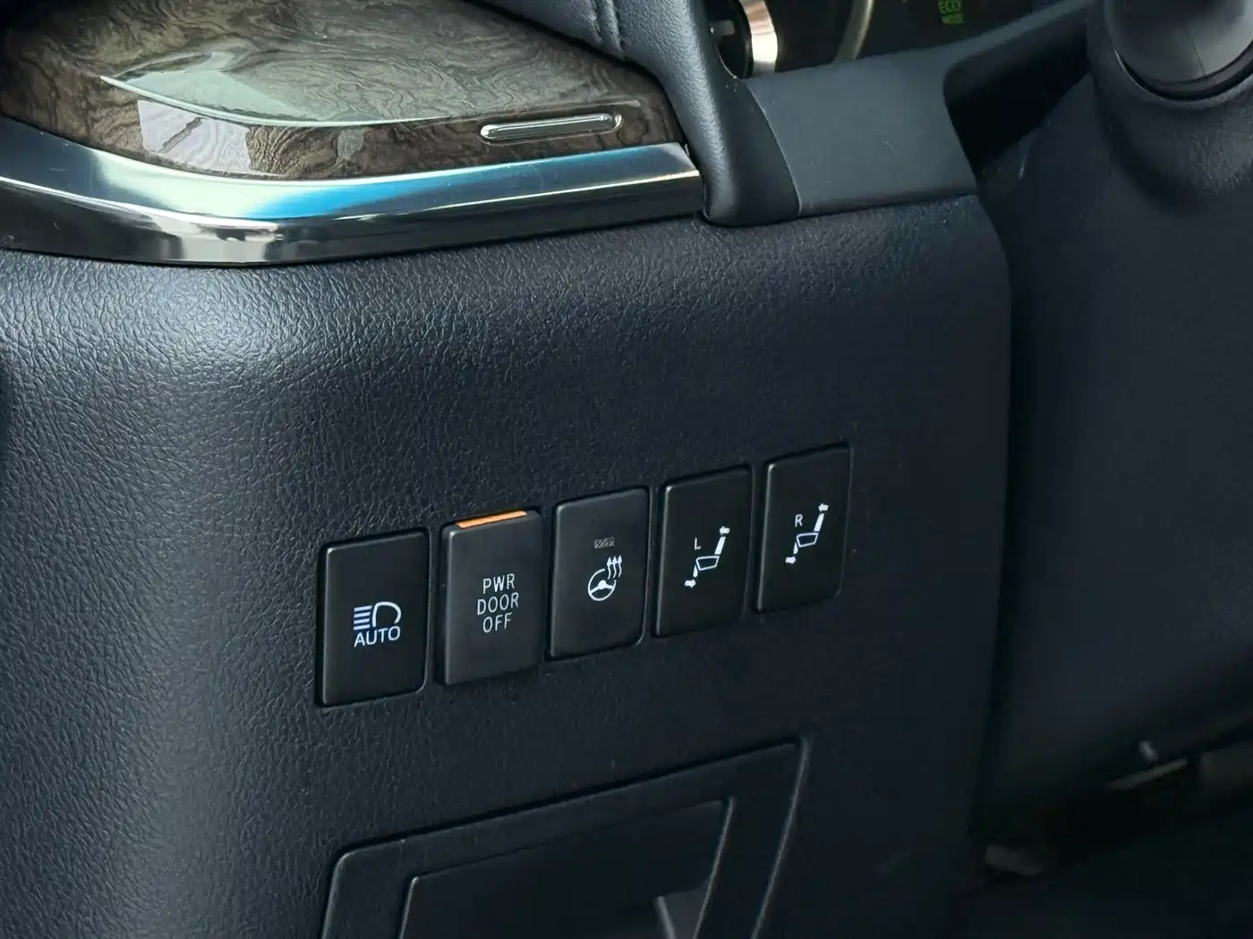 Toyota Vellfire 2020 Twin Engine 2.5L HV Premium Edition фото 7