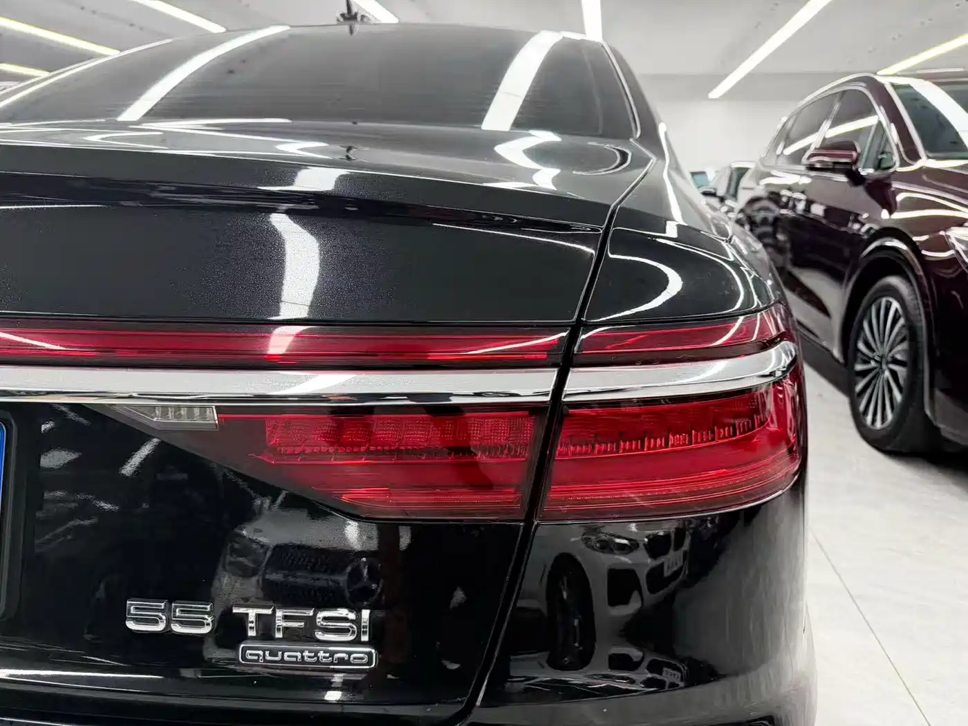 Photo 24 - Audi A8