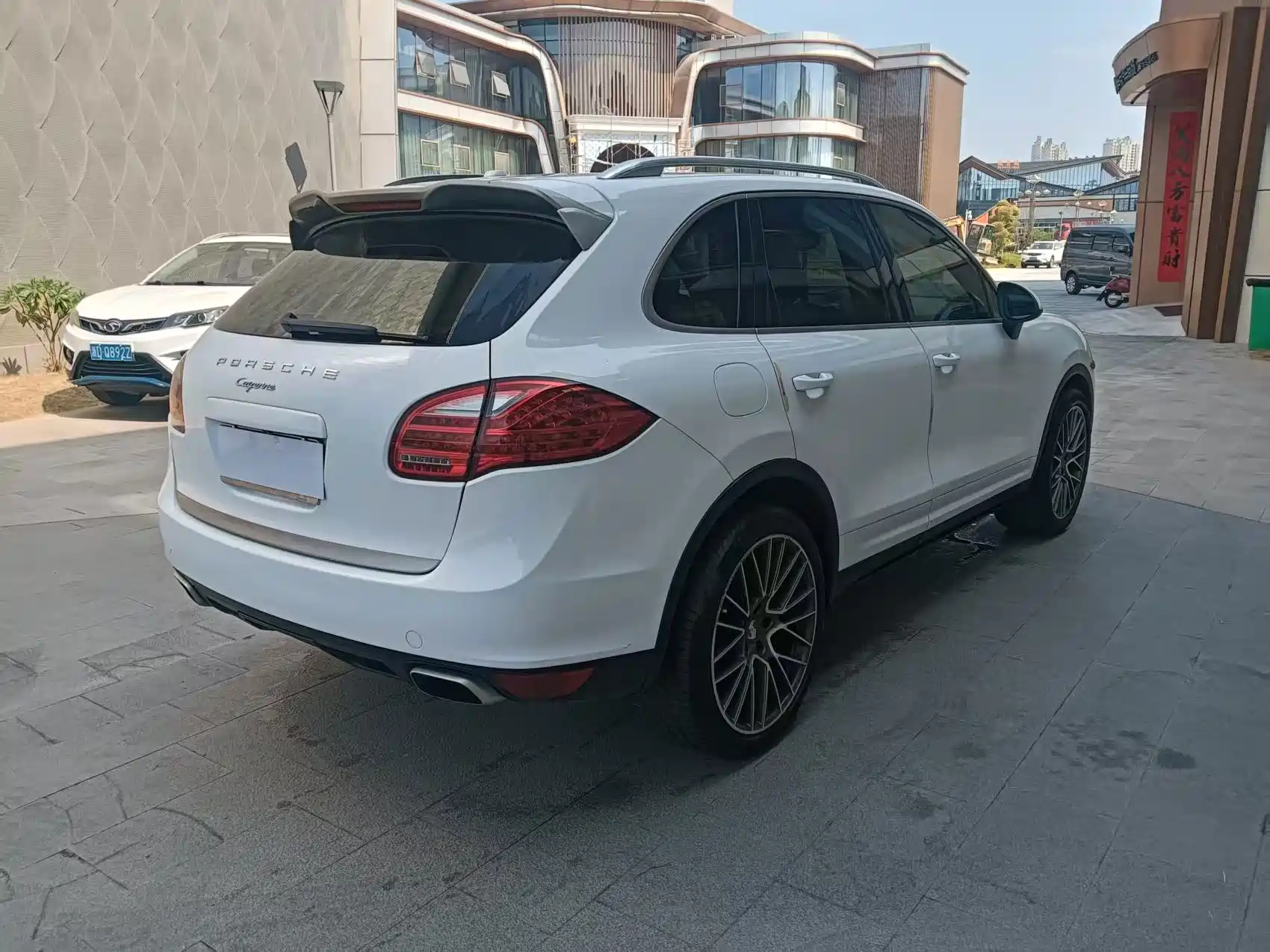 Photo 6 - Porsche Cayenne