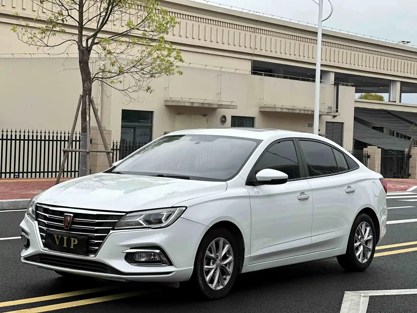 Roewe i5 2020 1.5L Automatic 4G Connected Premium Edition