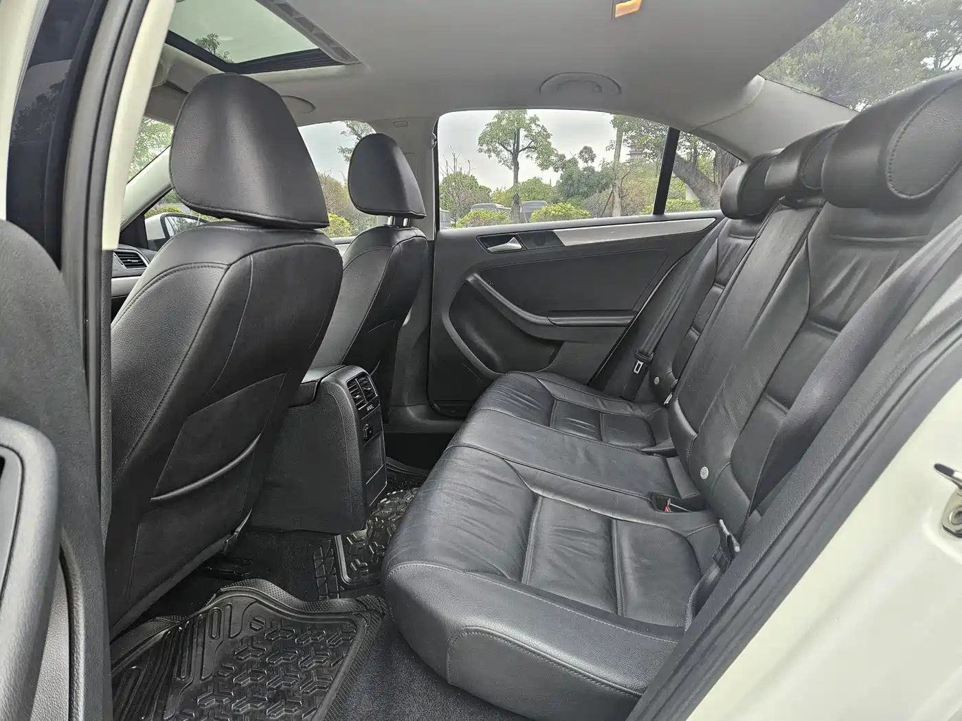 Volkswagen Sagitar 2012 1.4TSI Automatic Luxury фото 9
