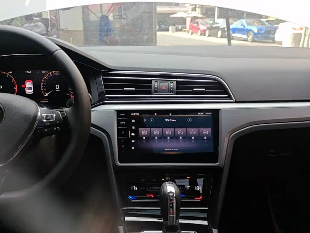 VOLKSWAGEN LINGDU