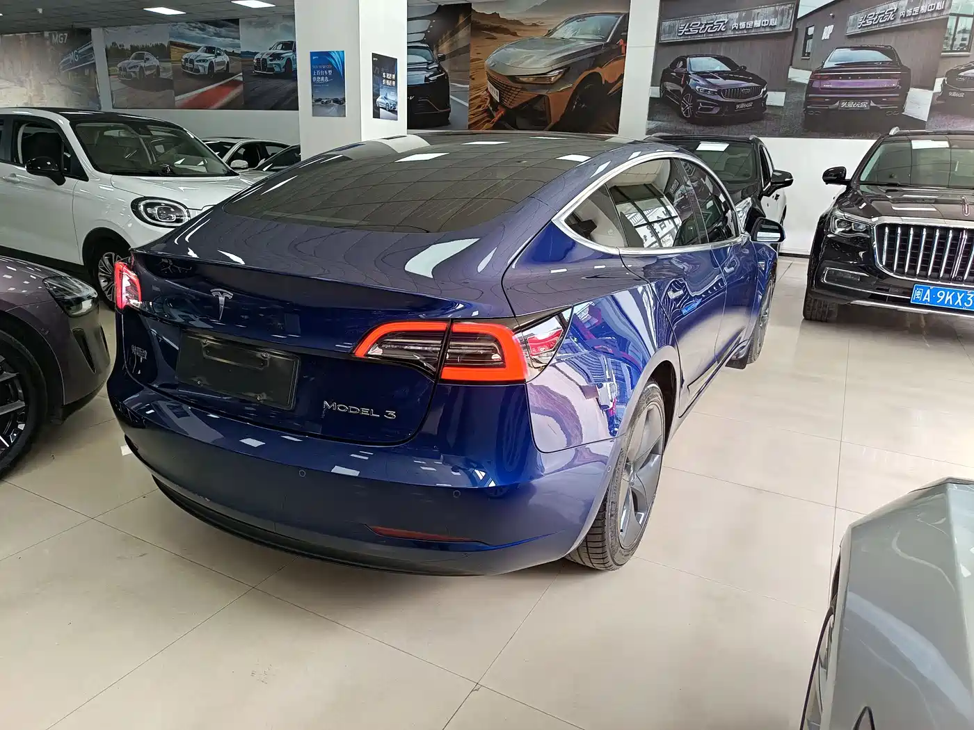 TESLA MODEL 3