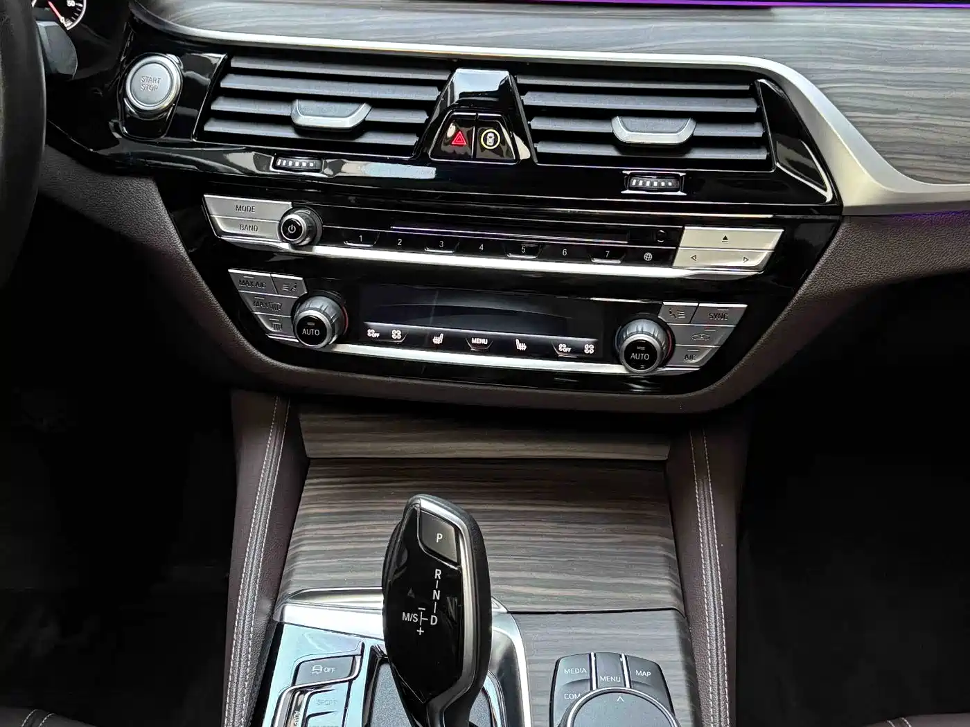 BMW 5 Series New Energy 2019 530Le Luxury Package фото 6