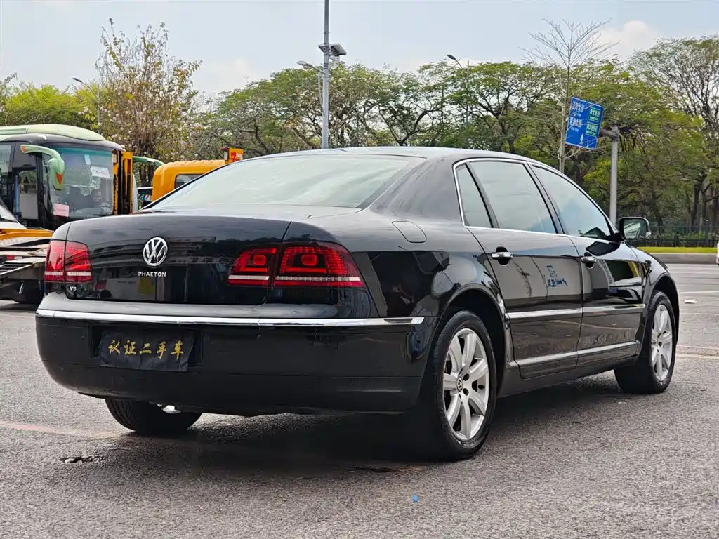 VOLKSWAGEN PHAETON