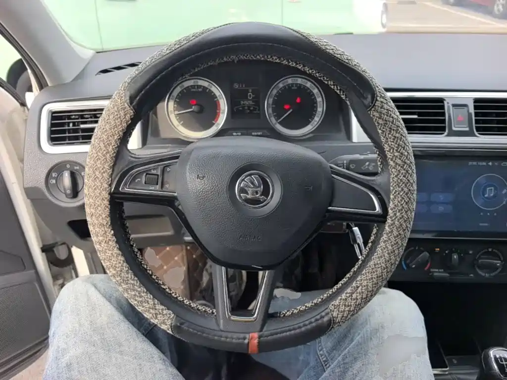 Photo 11 - Škoda Rapid