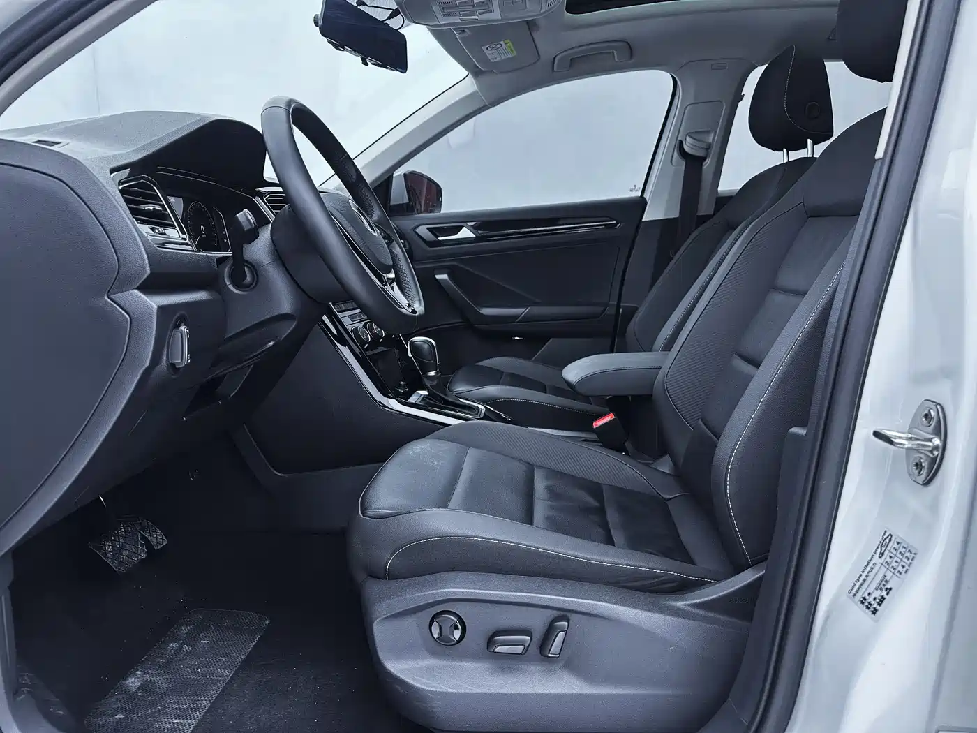 VOLKSWAGEN T ROC EXPLORING SONGS