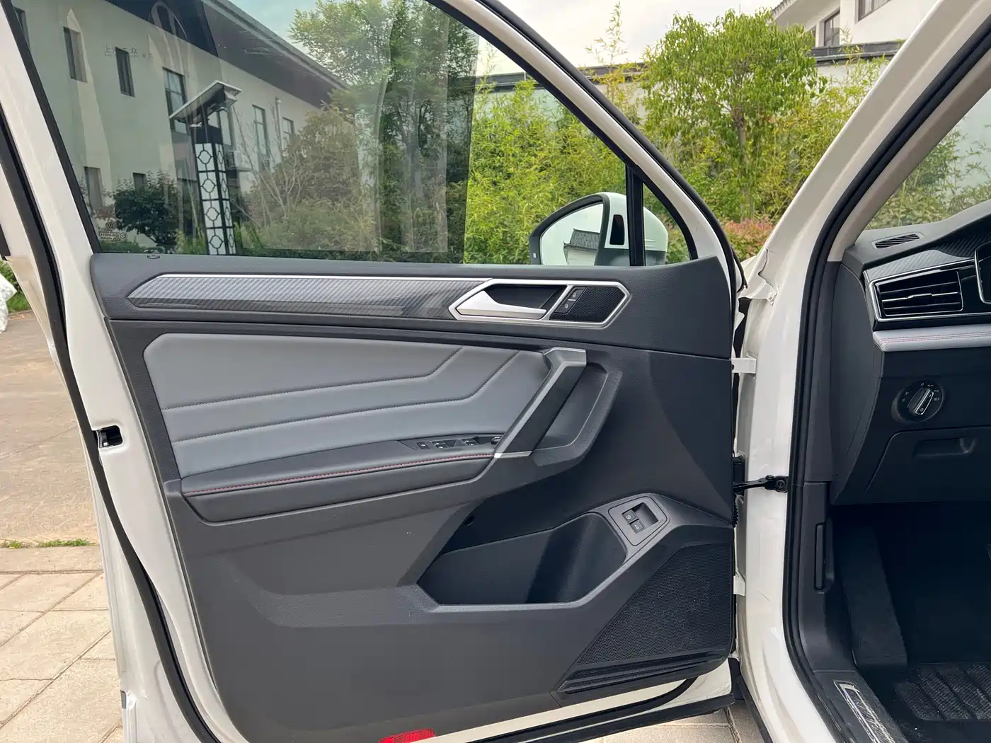 Volkswagen Tiguan L PHEV 2022 430PHEV Plug-in Hybrid Flagship Edition фото 6