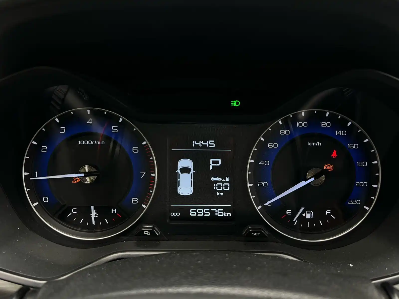 Фото 5 - Geely Vision X3
