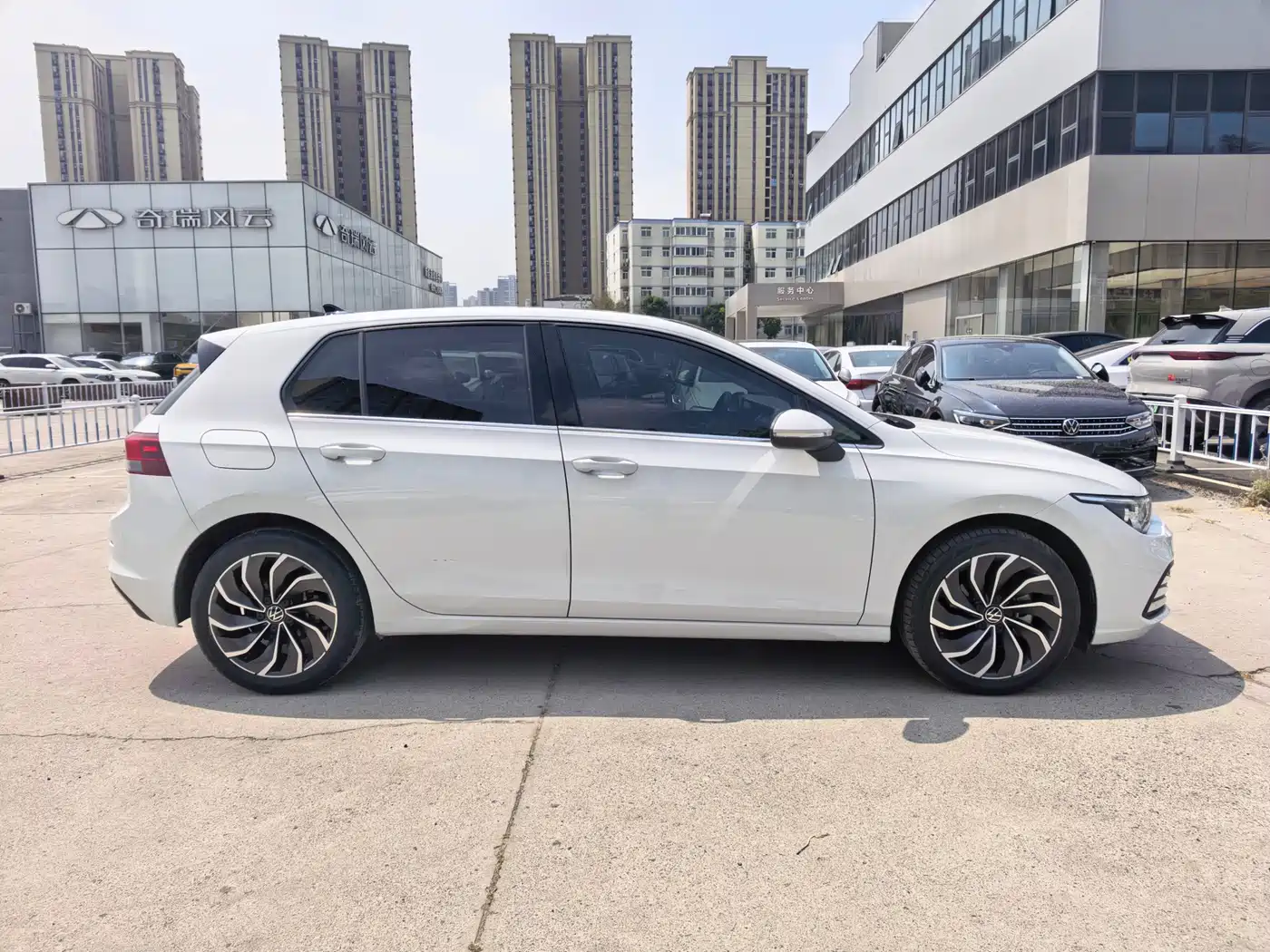 Volkswagen Golf 2024 280TSI DSG Pro Expert Edition фото 4