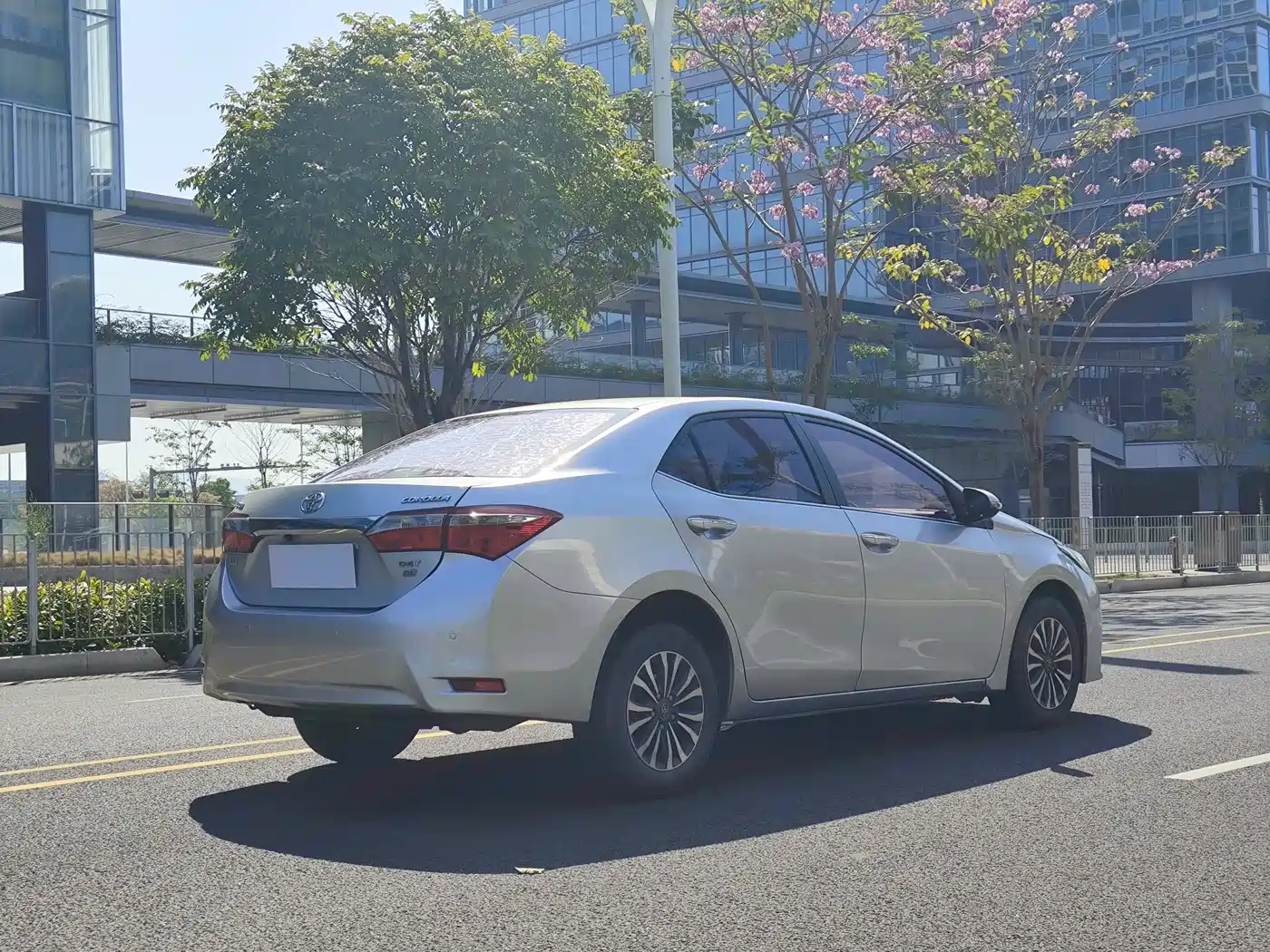 Toyota Corolla 2017 Facelift 1.2T S-CVT GL фото 6
