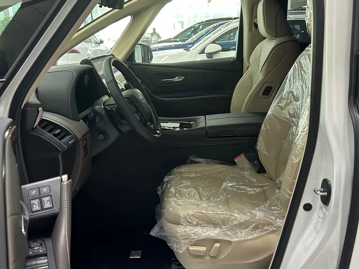 Toyota Alphard 2025 Hybrid 2.5L Ultimate Gold Edition фото 4
