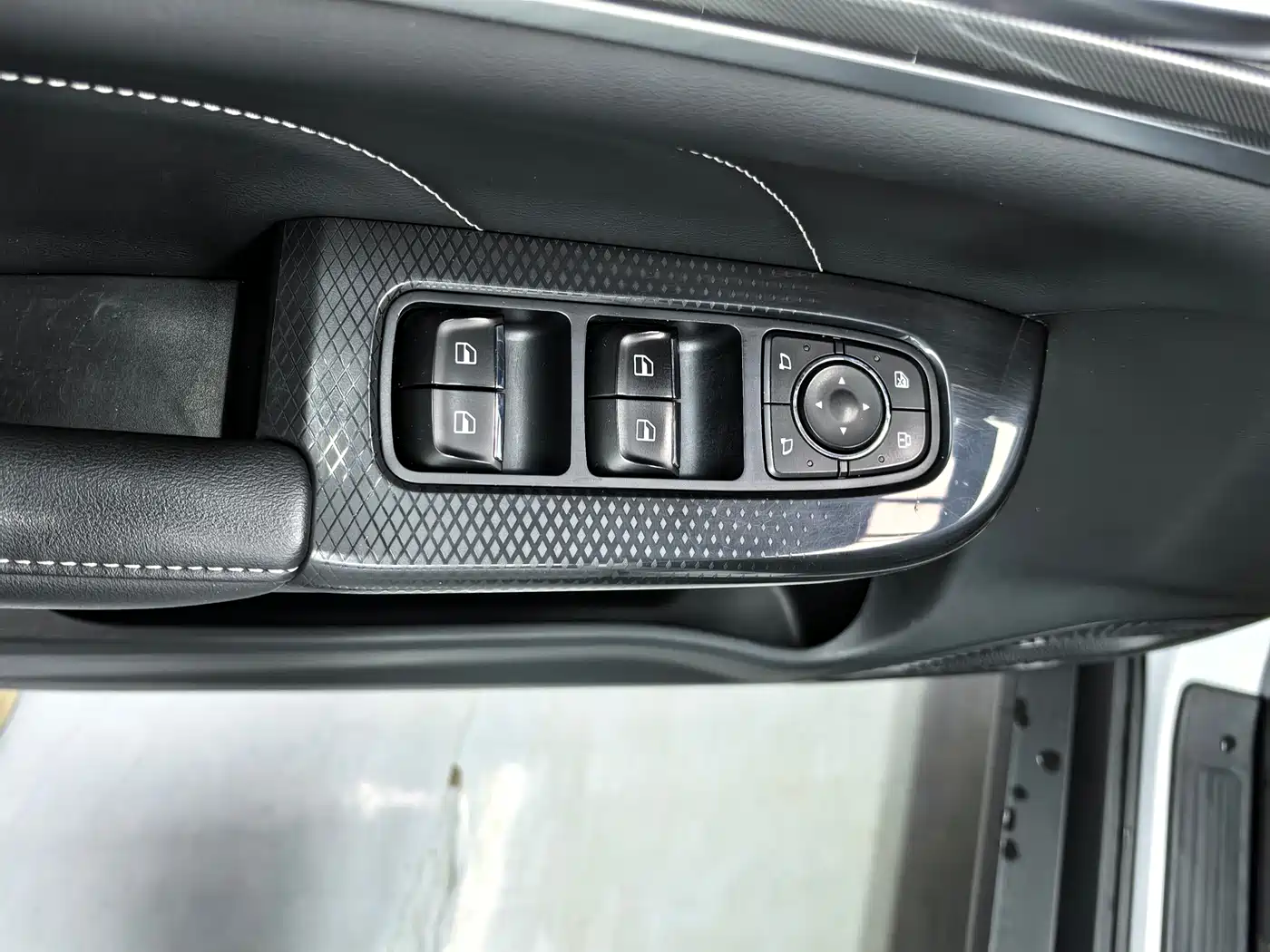 Haval M6 2023 PLUS 1.5T DCT Luxury Smart Connect фото 11