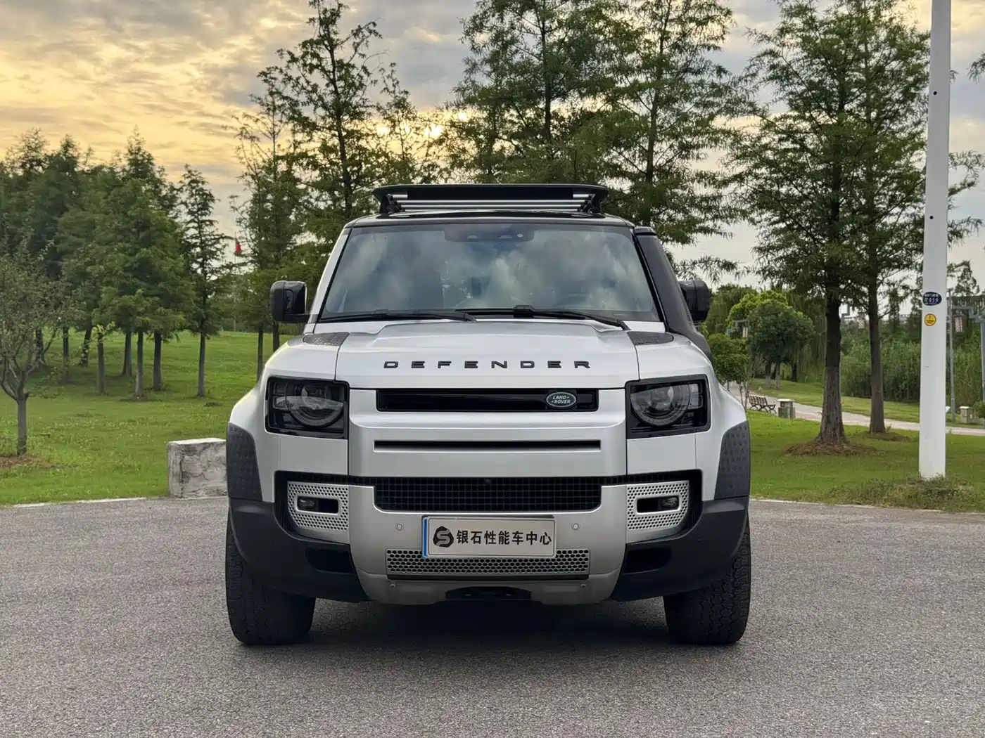 Land Rover Defender 2020 2020 110 P400 Launch Matte Silver Special Package Edition