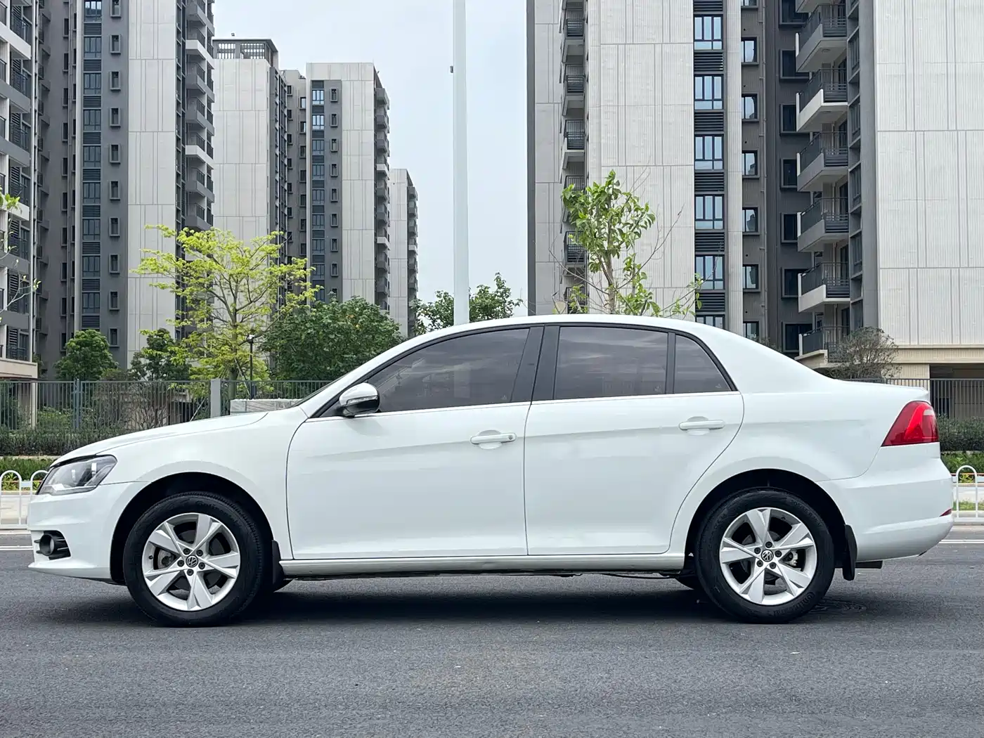 Volkswagen Bora 2014 1.6L Automatic Fashion Edition фото 4