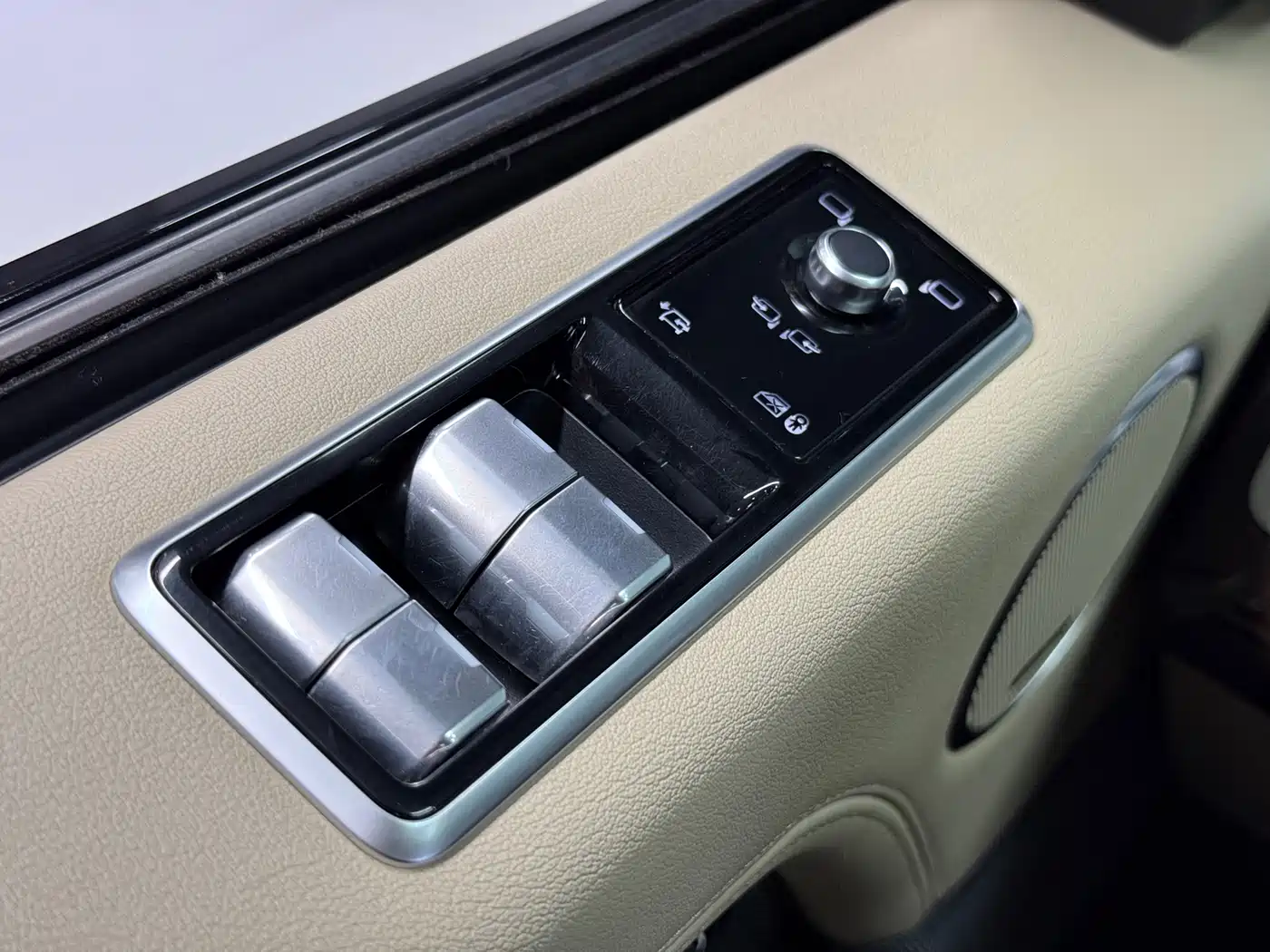 Land Rover Range Rover 2022 3.0 L6 360PS Heritage Edition фото 38