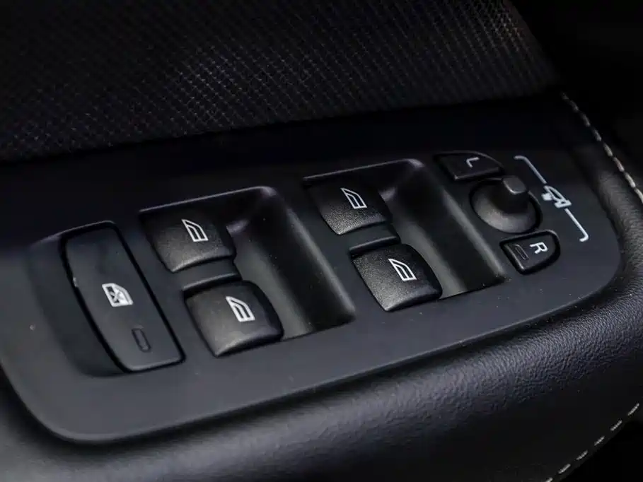 VOLVO XC60 PLUG-IN HYBRID