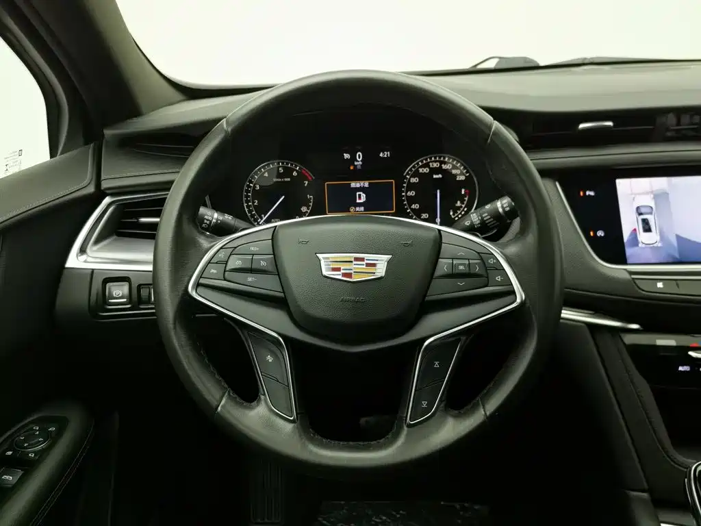 Photo 11 - Cadillac XT5