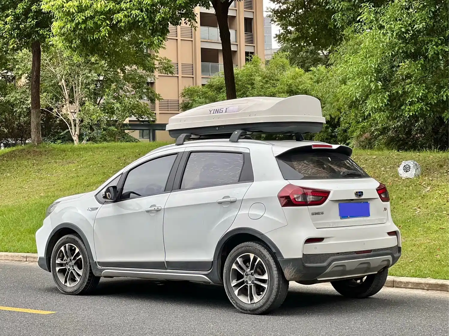 Фото 17 - Geely Vision X3