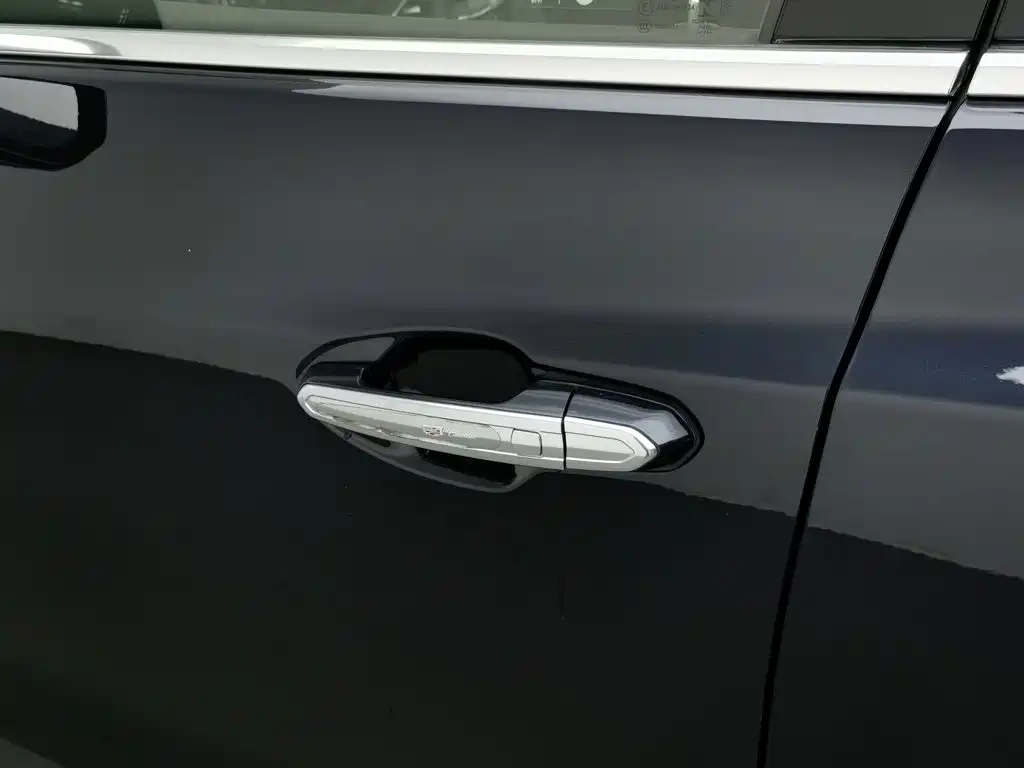 Photo 18 - Cadillac XT5