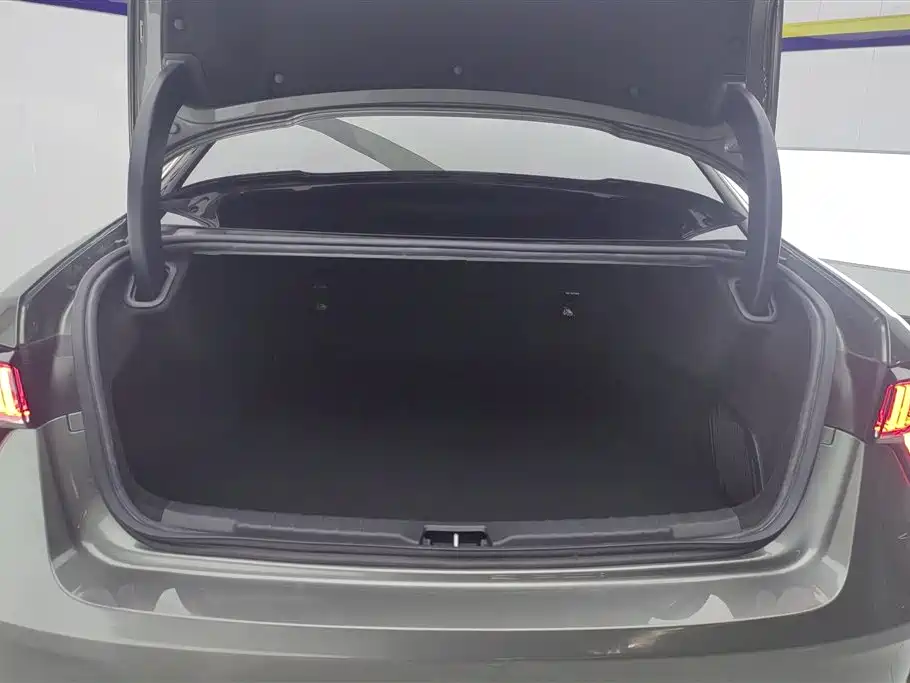 Lynk & Co 03 2021 2.0TD Auto Jin Pro фото 4