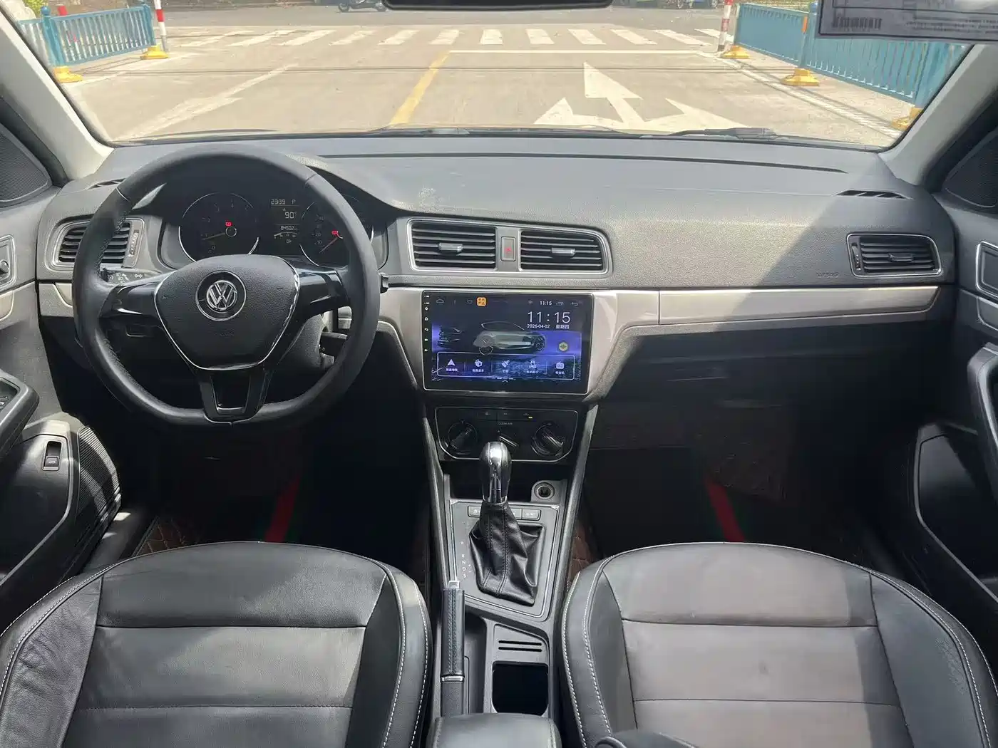 Volkswagen Lavida 2015 1.6L Automatic Comfort Edition фото 4