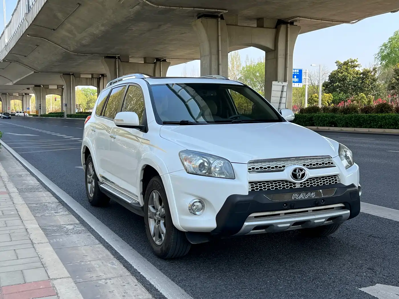 Toyota RAV4 Rongfang 2012 Styling Edition 2.4L Automatic 4WD Luxury