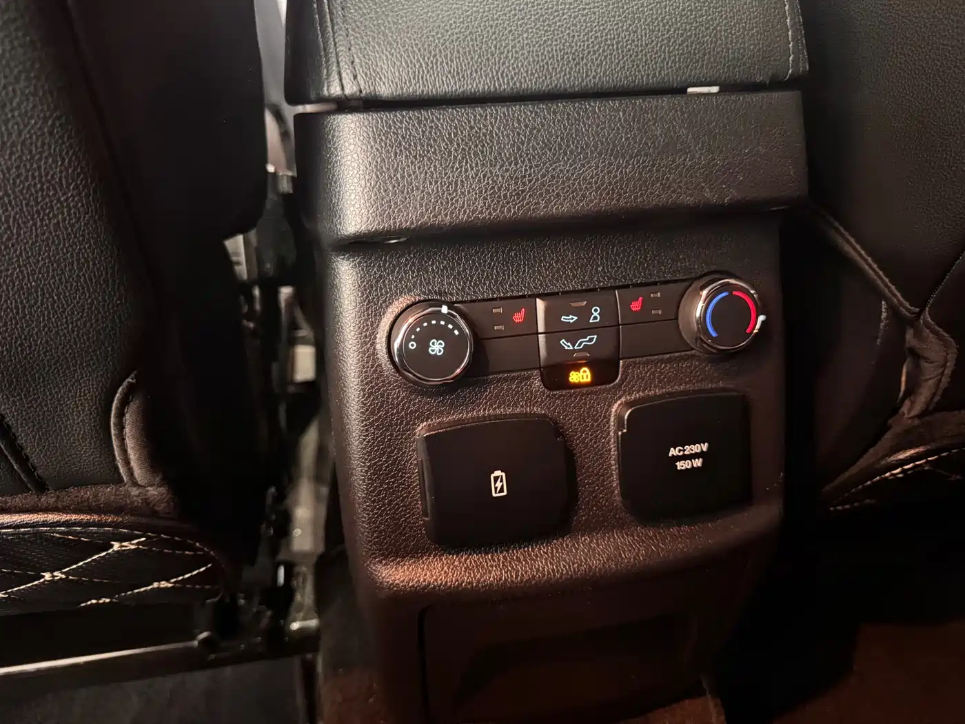 Photo 19 - Ford Explorer (Import)