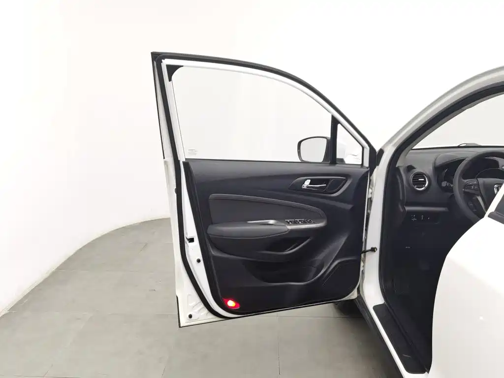 Фото 8 - Changan CS15