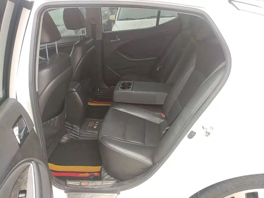 Kia K5 2015 2.0L Automatic LUX фото 17