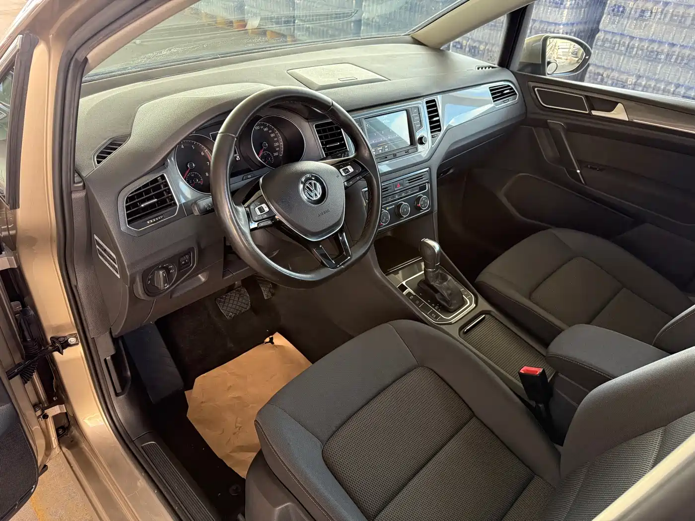 Volkswagen Golf Sportsvan 2016 230TSI Automatic Progressive фото 7