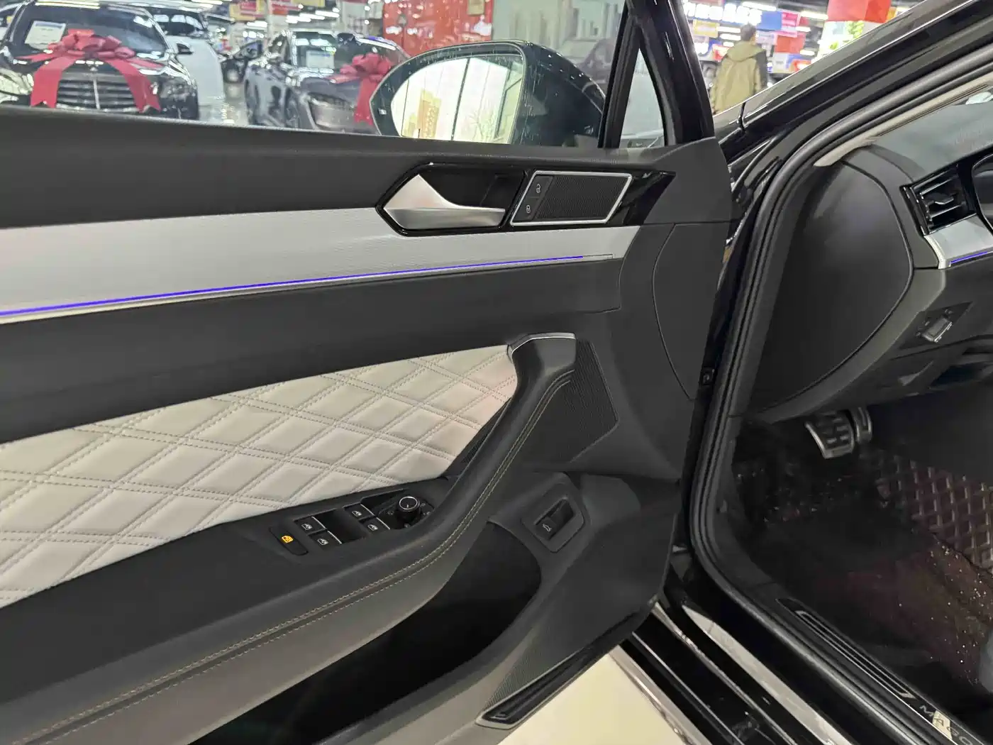 Volkswagen Magotan 2023 Model 2 Million Commemorative Edition 330TSI DSG Luxury фото 13