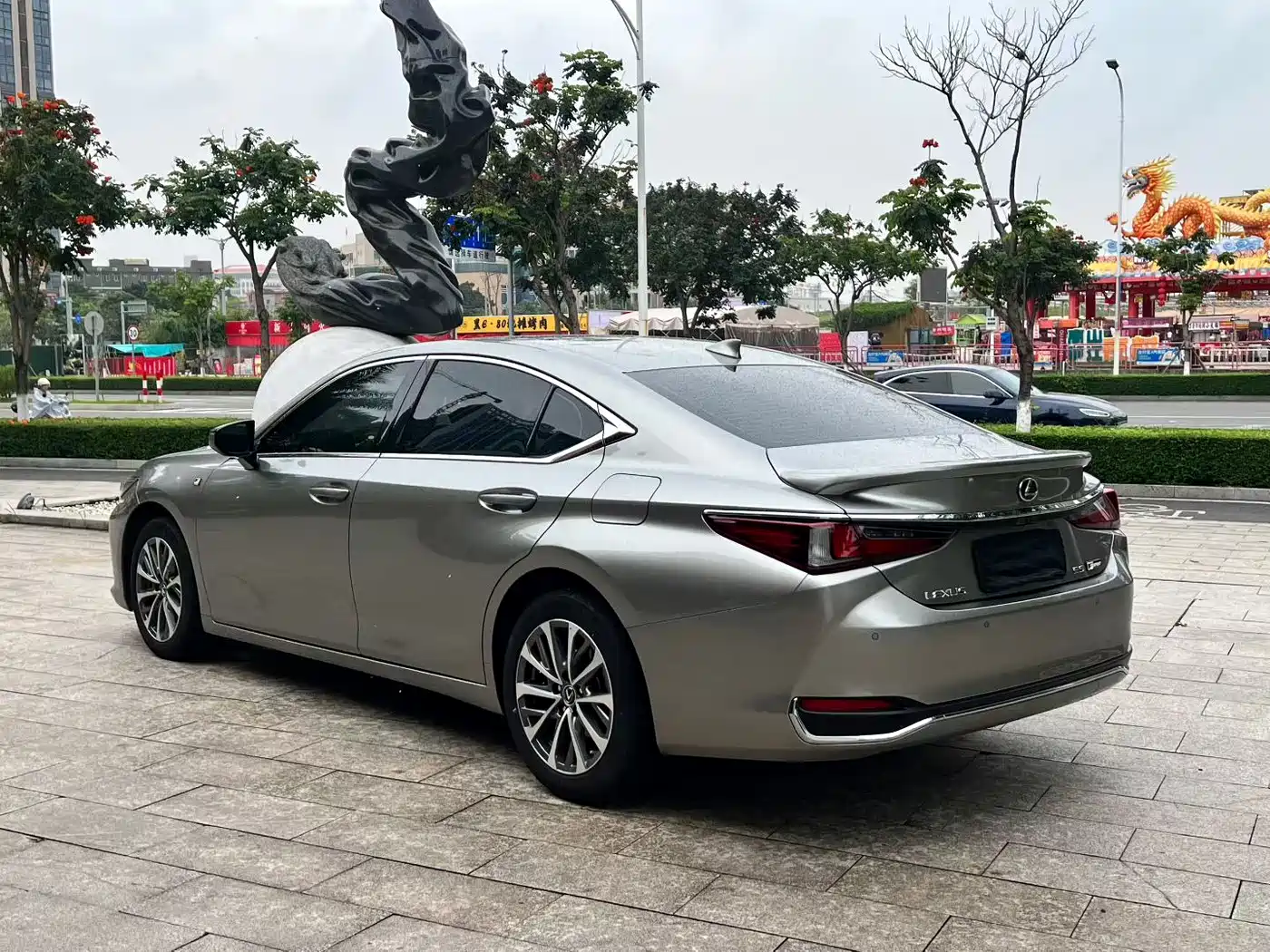 Lexus ES 2023 200 Excellence Edition фото 9