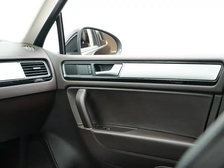 Volkswagen Touareg 2017 3.0TSI Explorer Edition фото 15