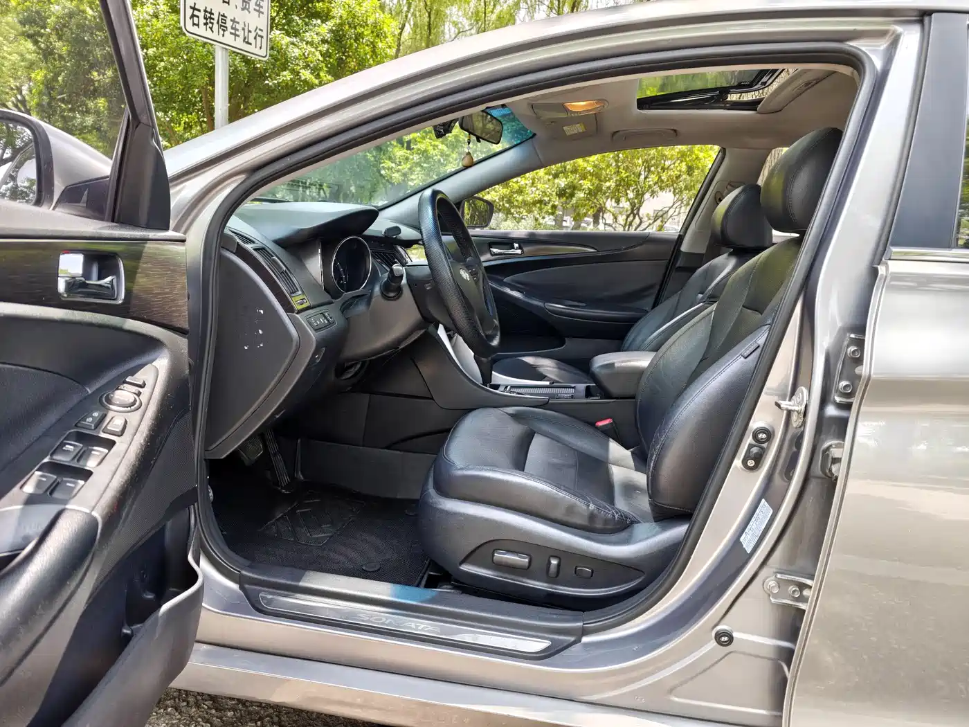 Hyundai Sonata 2013 2.0L Automatic Luxury Edition фото 8