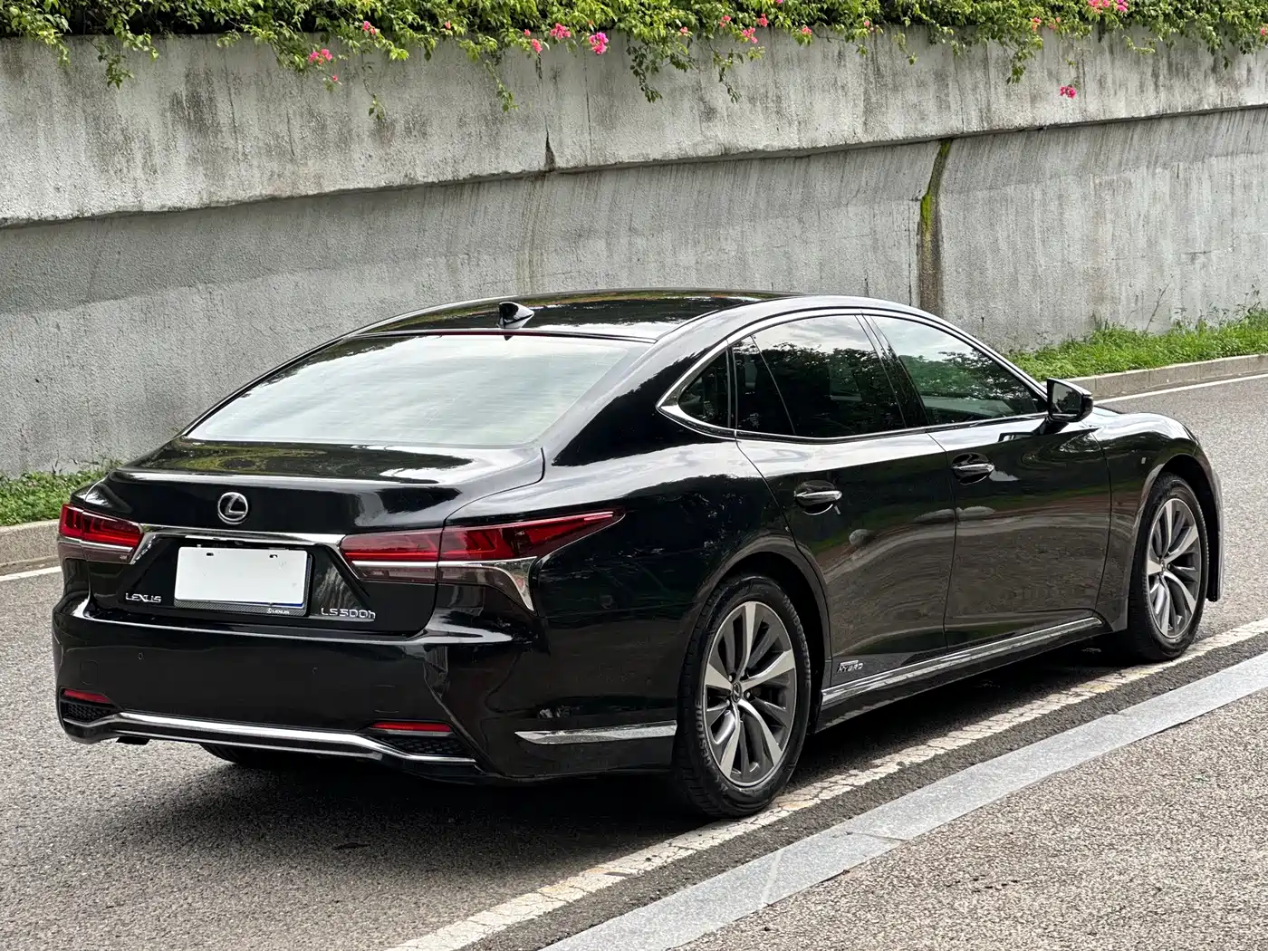 Lexus LS 2018 500h Excellence Edition China V фото 6