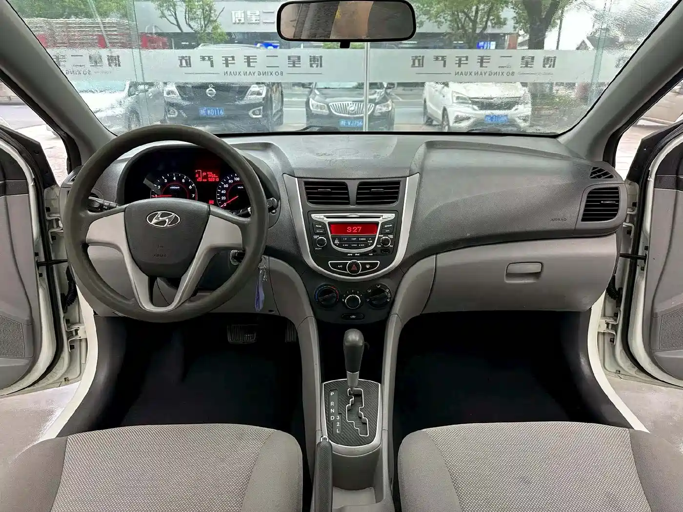 Hyundai Verna 2010 Sedan 1.4L Automatic Fashion GT фото 5