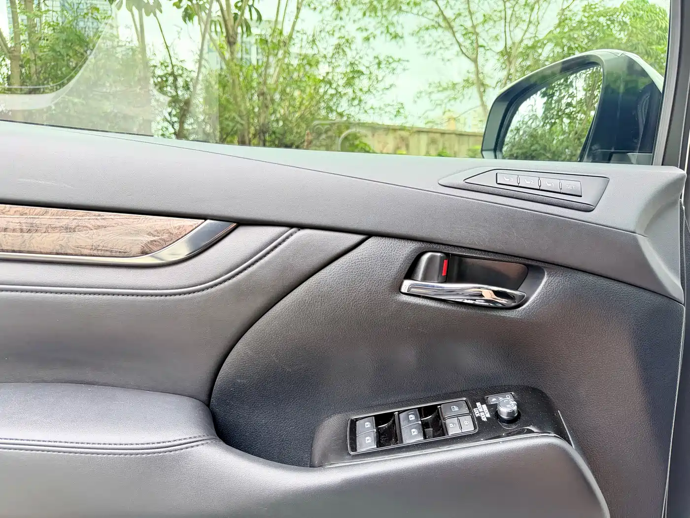 Toyota Alphard 2019 Hybrid 2.5L Premium Edition фото 13