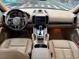 Photo 7 - Porsche Cayenne