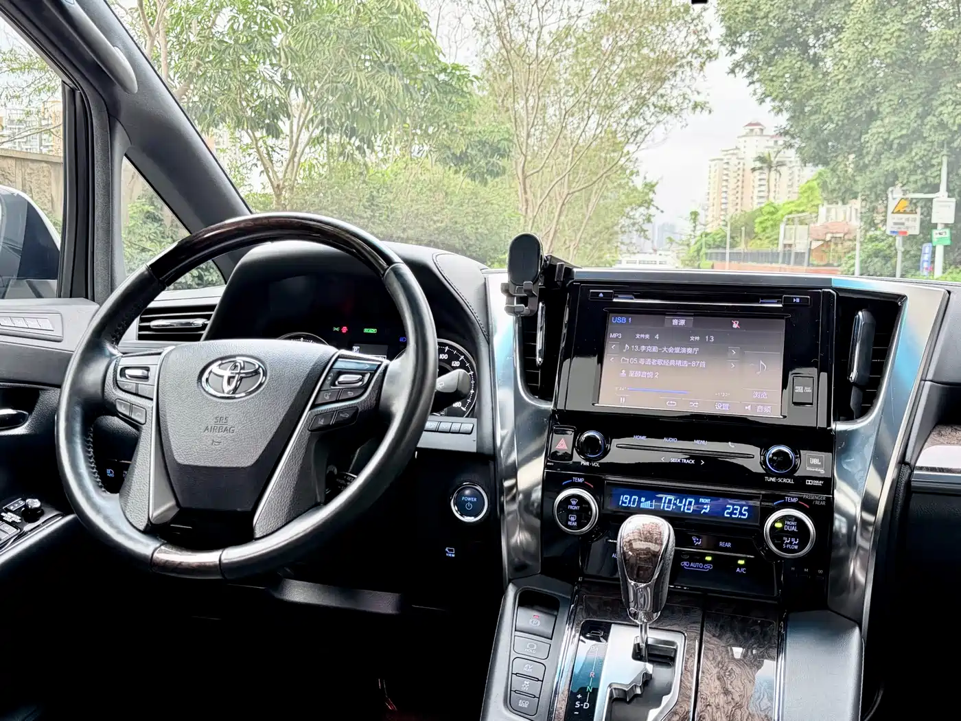 Toyota Alphard 2019 Hybrid 2.5L Premium Edition фото 7