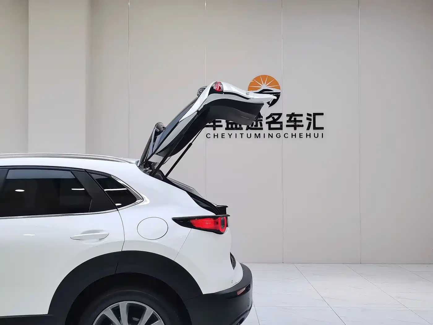 Фото 23 - Mazda CX-30