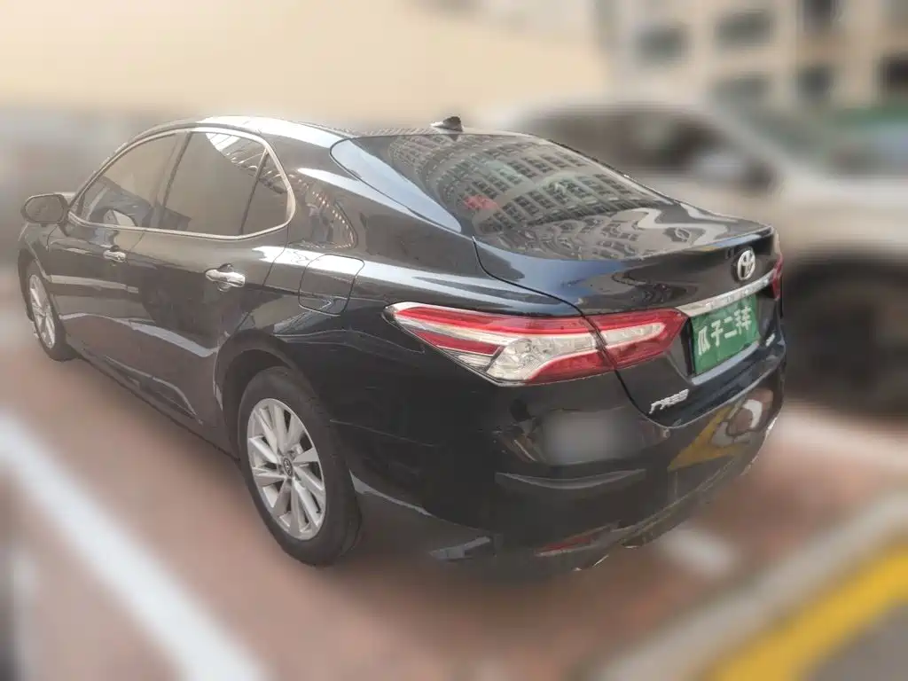 Фото 25 - Toyota Camry