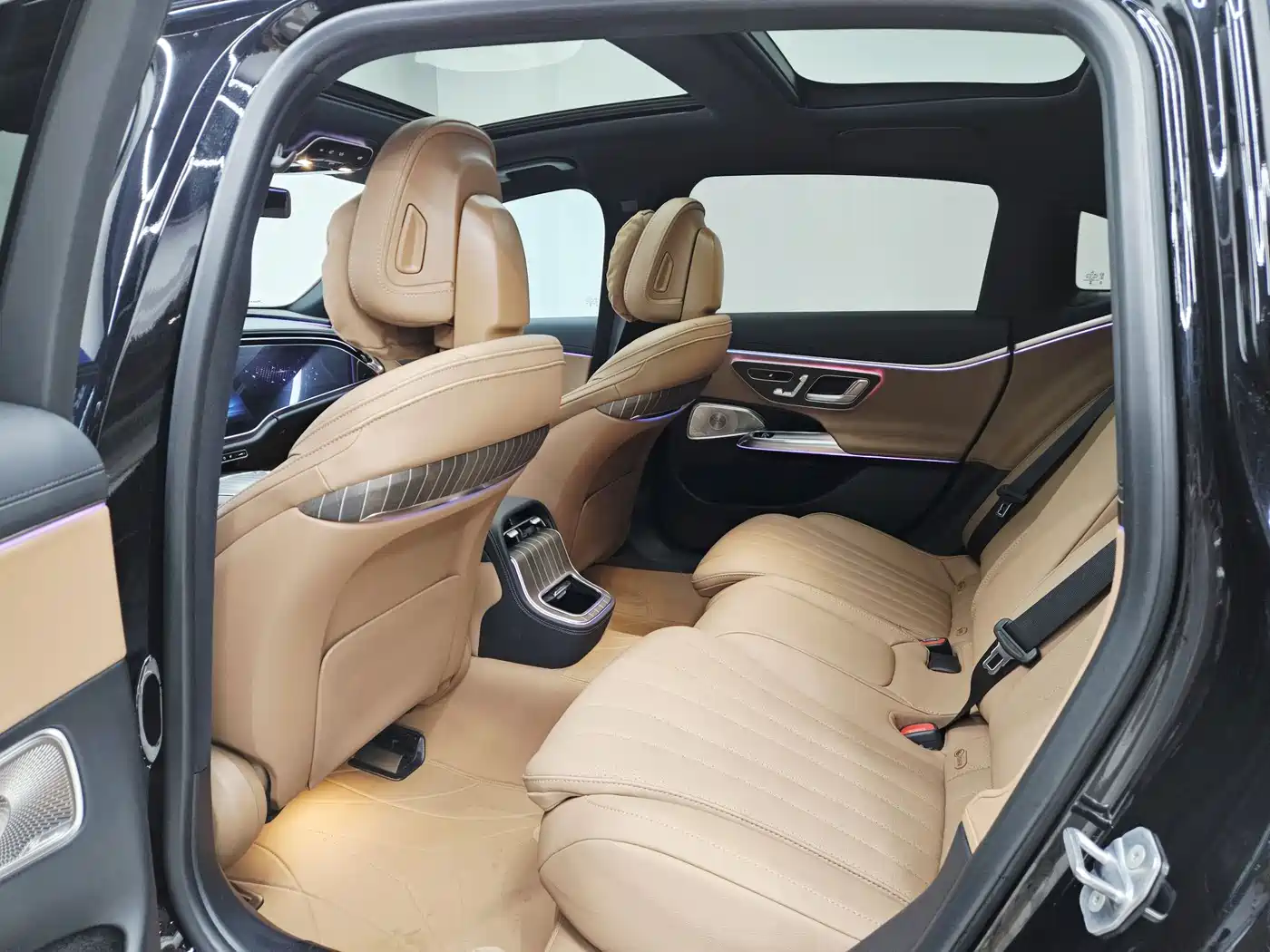 Mercedes-Benz E-Class 2025 E 300 L Luxury фото 8