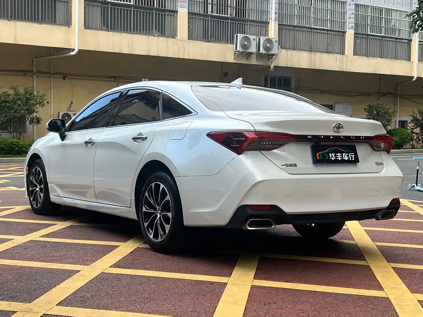 Toyota Avalon 2022 2.0L Luxury Edition фото 7