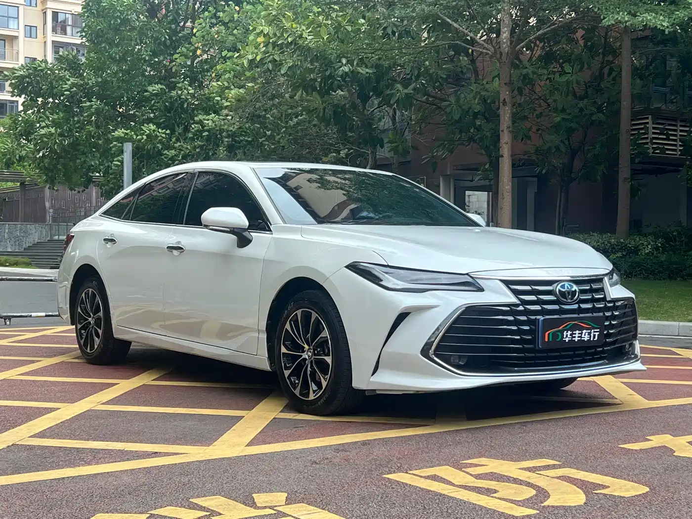 Toyota Avalon 2022 2.0L Luxury Edition фото 3