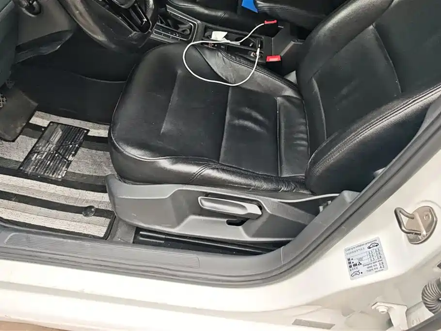 Volkswagen Golf 2015 1.6L Automatic Comfort фото 9