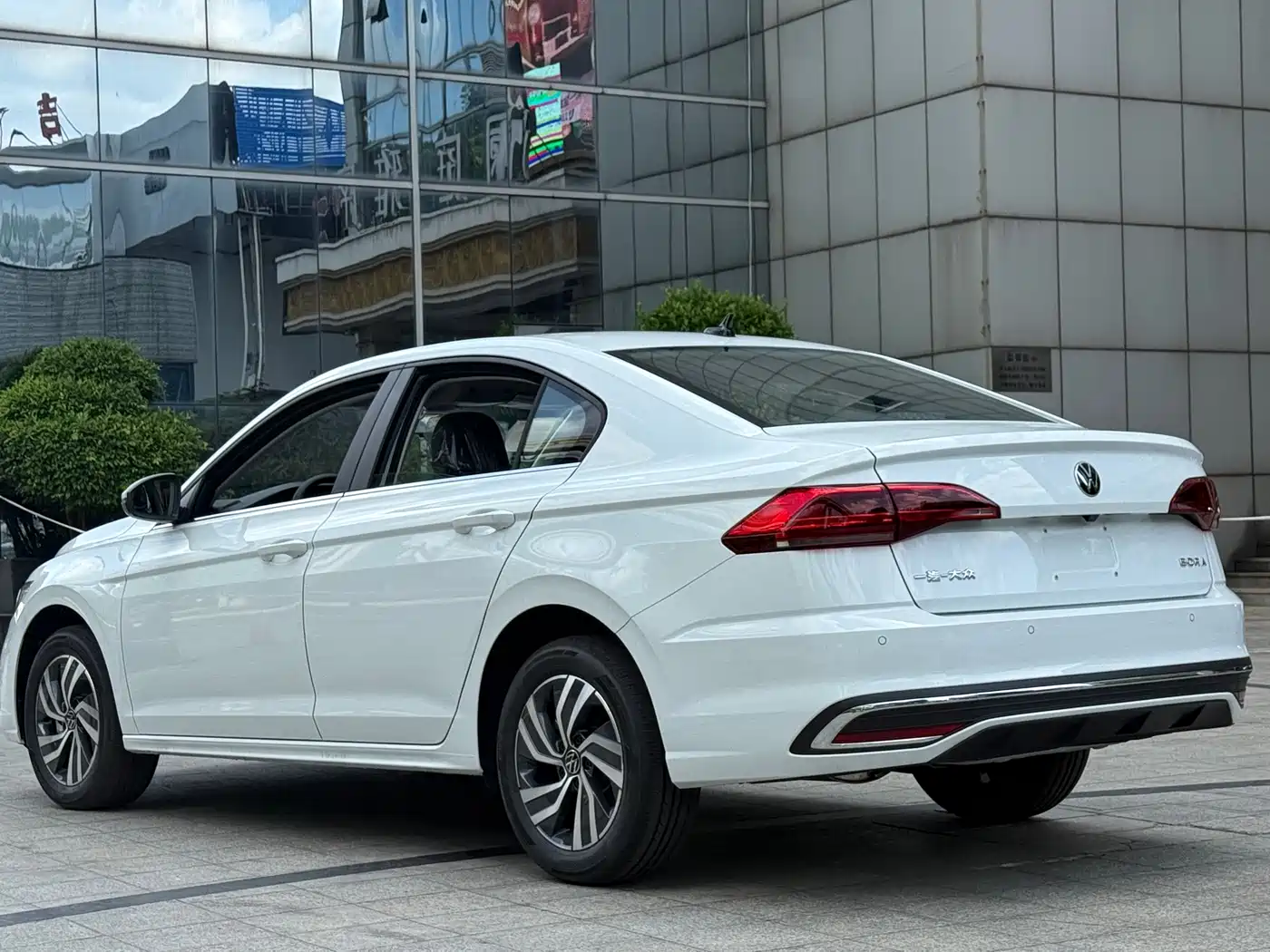 Volkswagen Bora 2025 200TSI DSG Joy Ride Navigation Edition фото 7