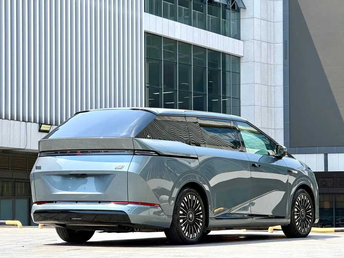 Фото 20 - XPeng X9